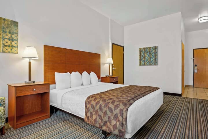 Room 13 of 34