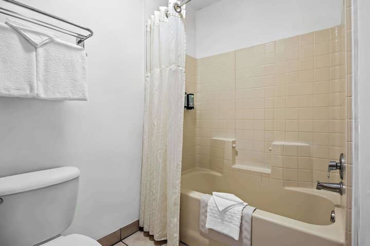 Room 21 of 34