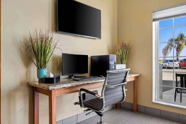 Business Center 33 of 34