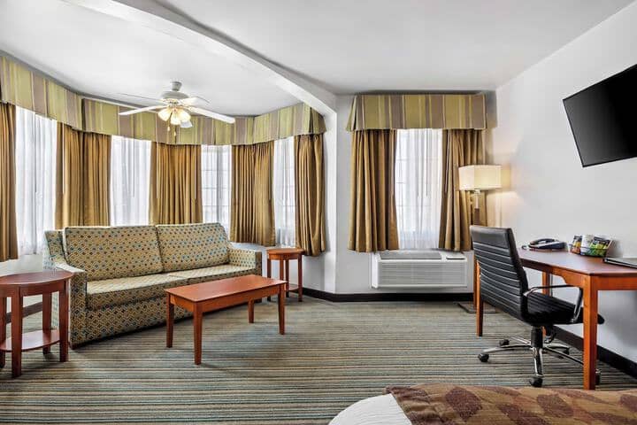 Room 6 of 34