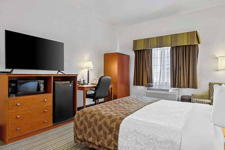 Room 11 of 34