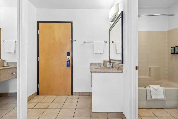 Room 19 of 34